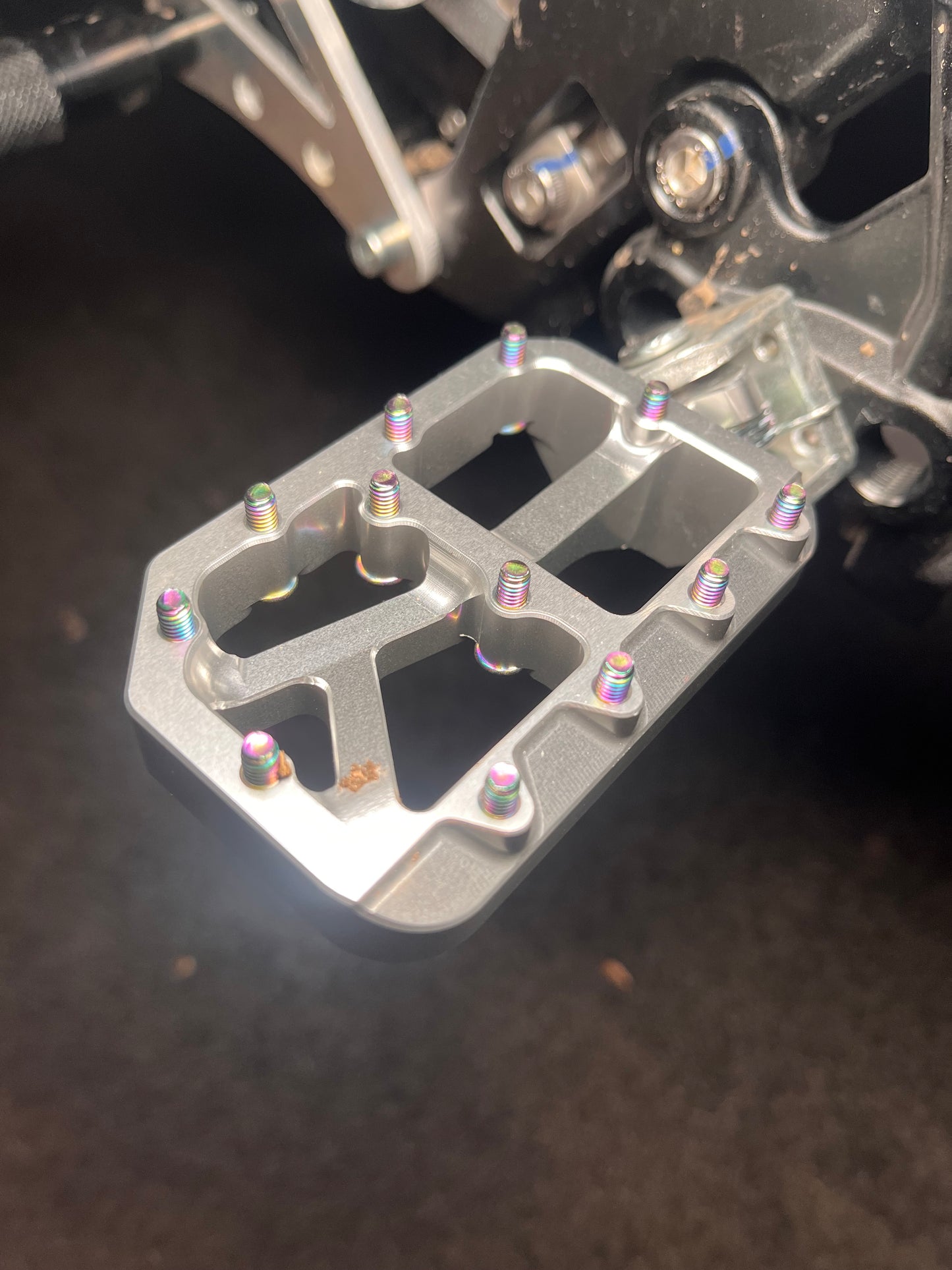Wide Foot Pegs V1