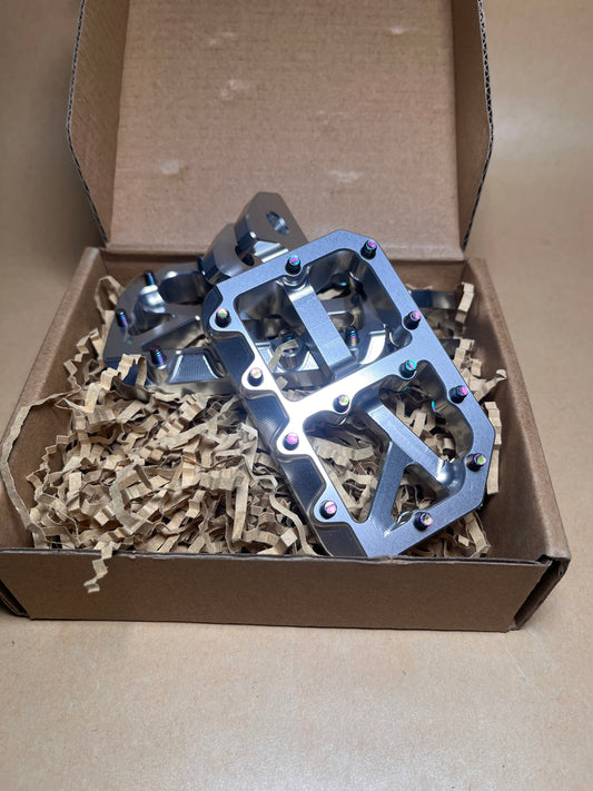 Wide Foot Pegs V1