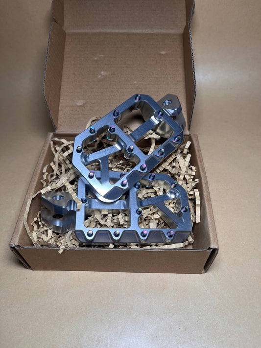 Wide Foot Pegs V1
